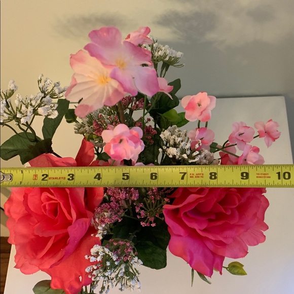 Vase Centerpiece - Picture 4 of 4